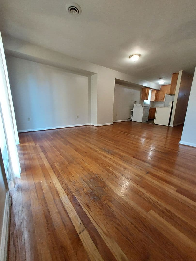 Hopewell Apartment: 1009 Ashland Street