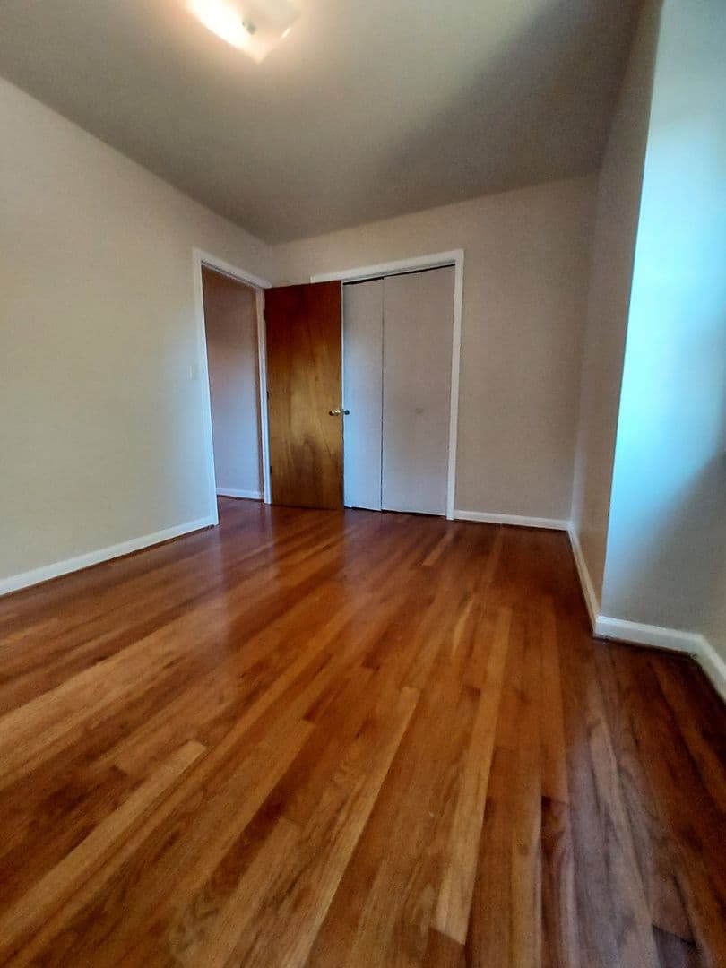 Hopewell Apartment: 1009 Ashland Street