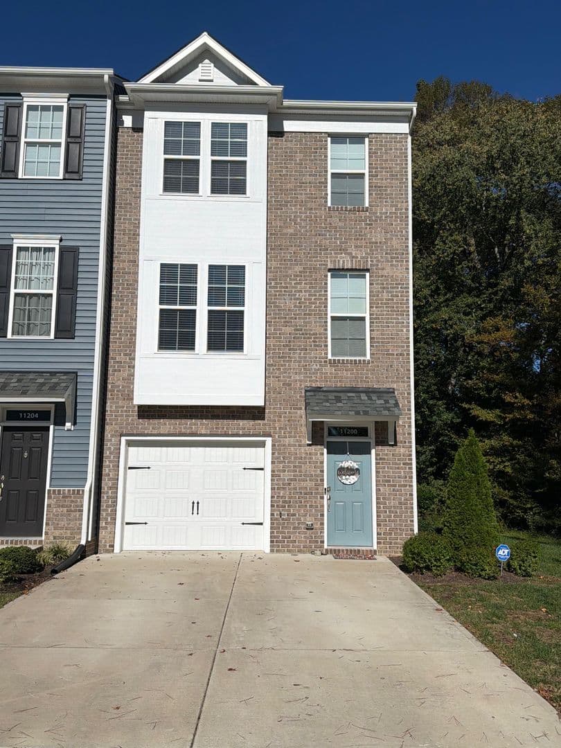 Chester Townhome: 11200 Magill Terrace Dr.