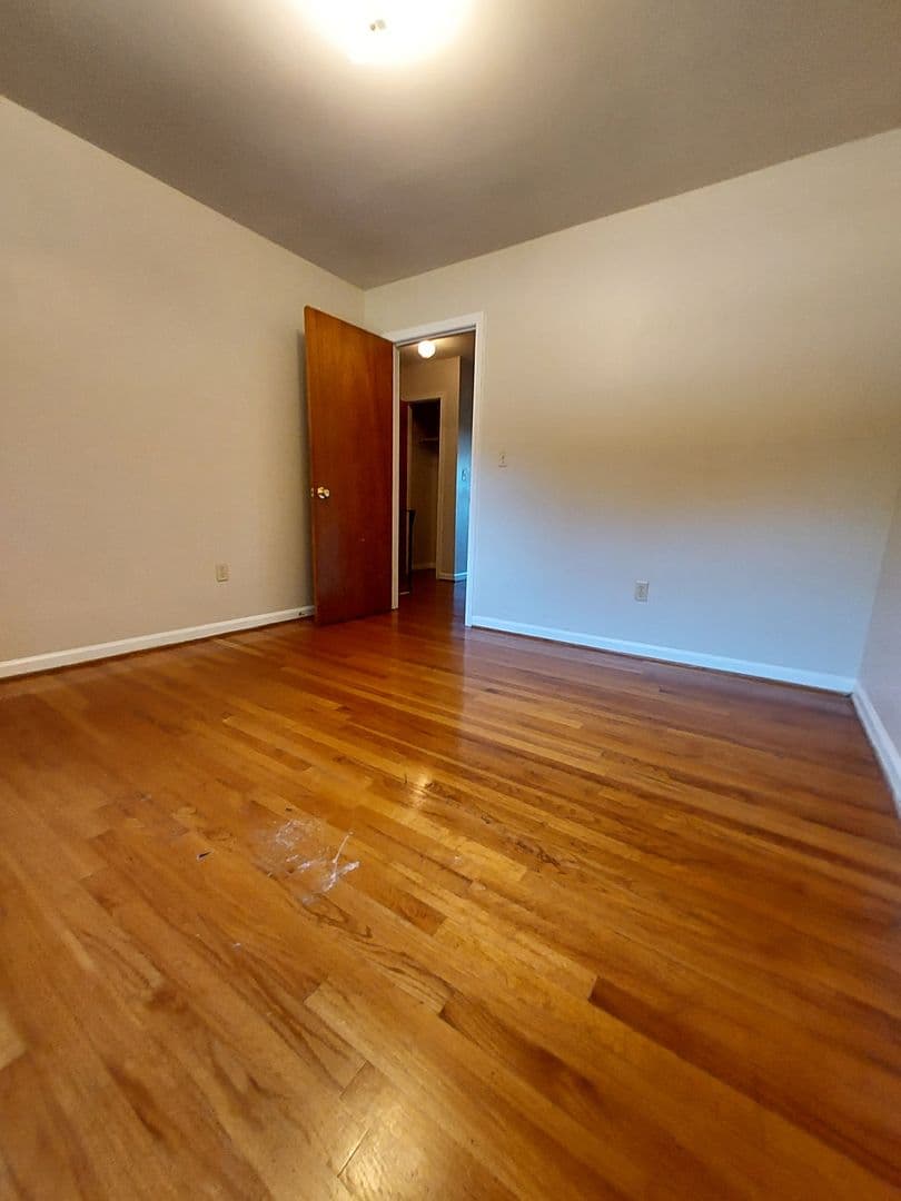 Hopewell Apartment: 1009 Ashland Street