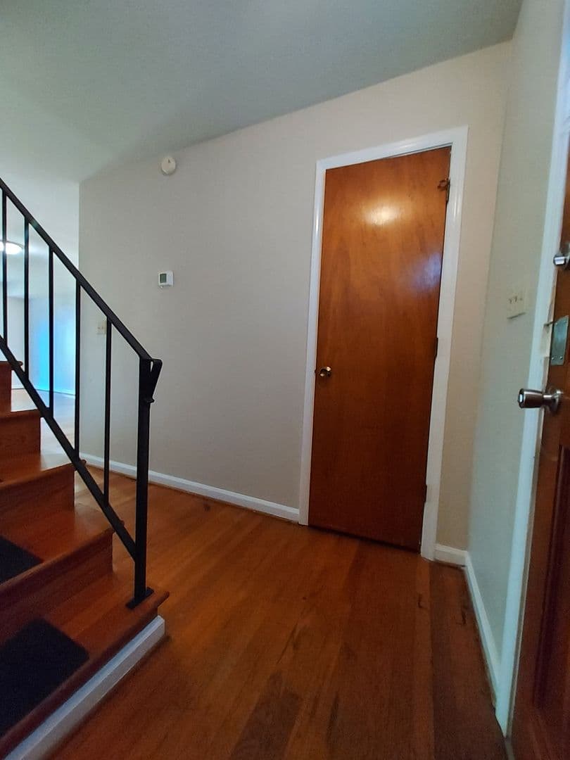Hopewell Apartment: 1009 Ashland Street