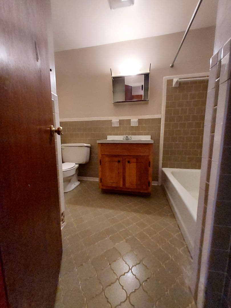 Hopewell Apartment: 1009 Ashland Street