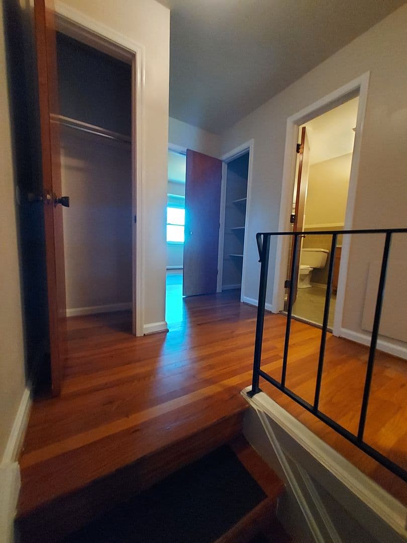 Hopewell Apartment: 1009 Ashland Street