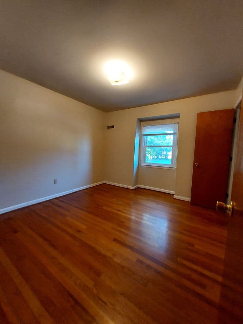 Hopewell Apartment: 1009 Ashland Street