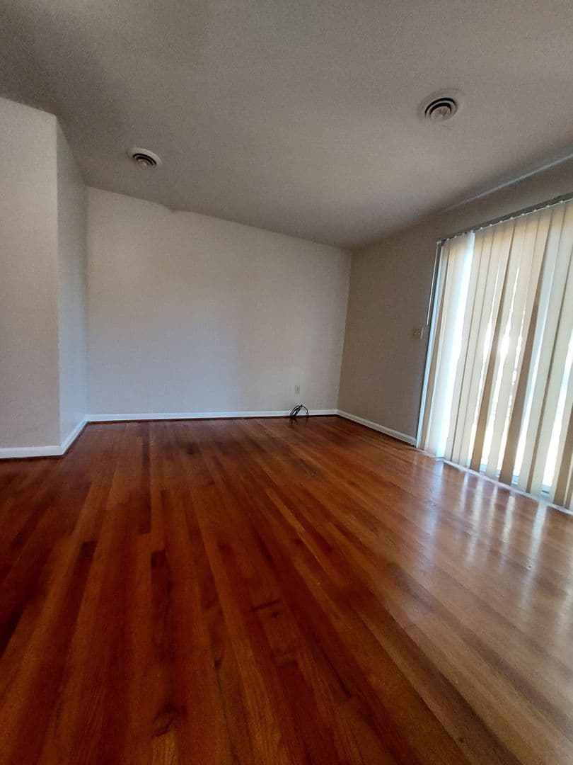 Hopewell Apartment: 1009 Ashland Street