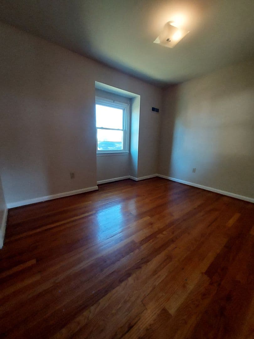 Hopewell Apartment: 1009 Ashland Street