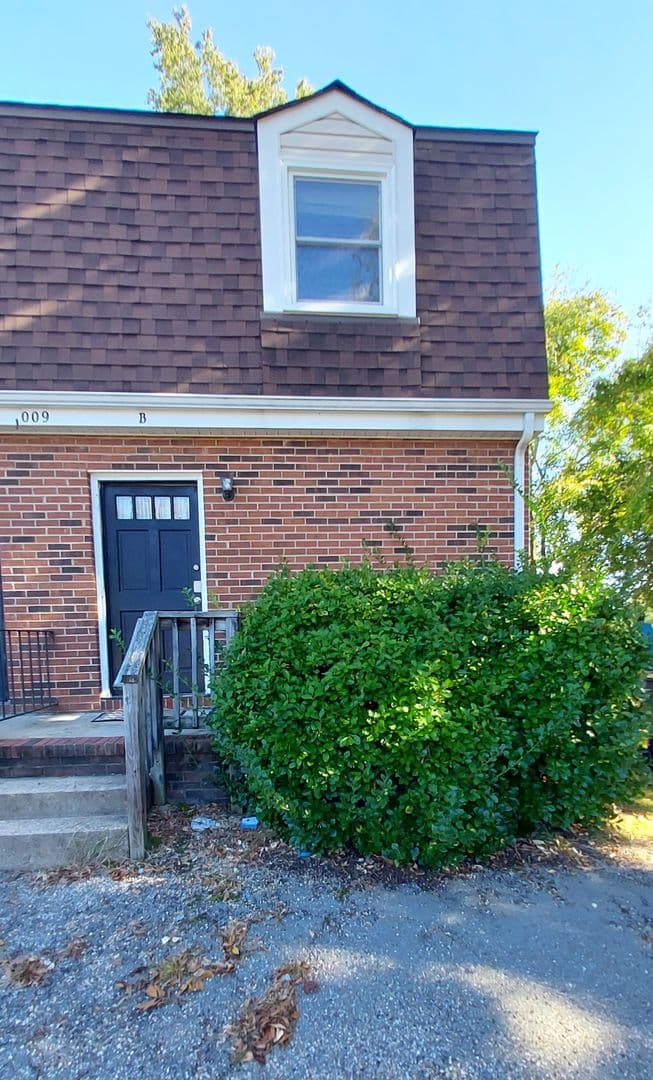 Hopewell Apartment: 1009 Ashland Street