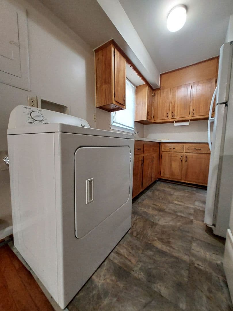 Hopewell Apartment: 1009 Ashland Street