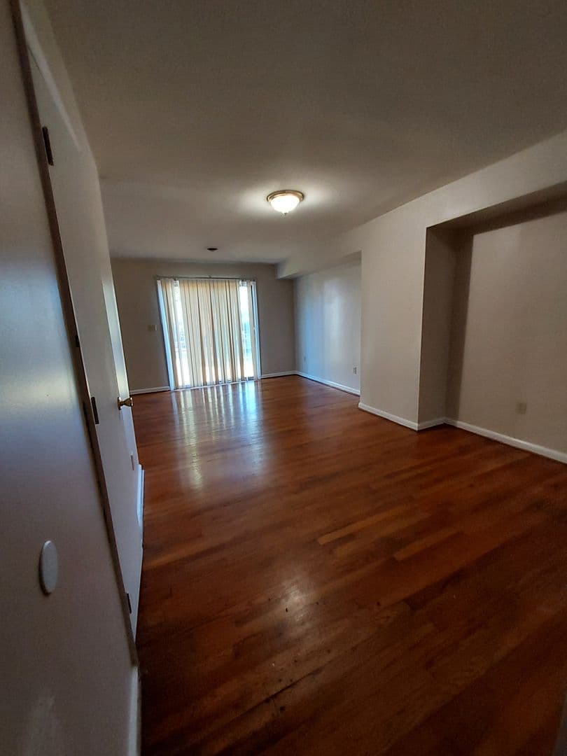 Hopewell Apartment: 1009 Ashland Street