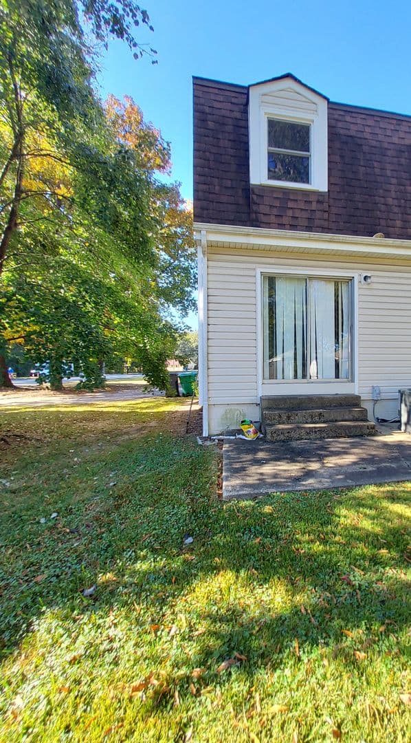 Hopewell Apartment: 1009 Ashland Street