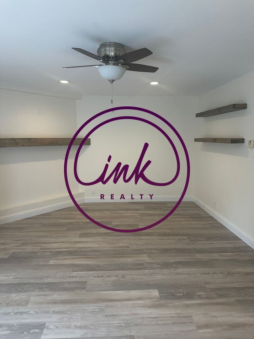 Stateline House: 698 Tina Ct