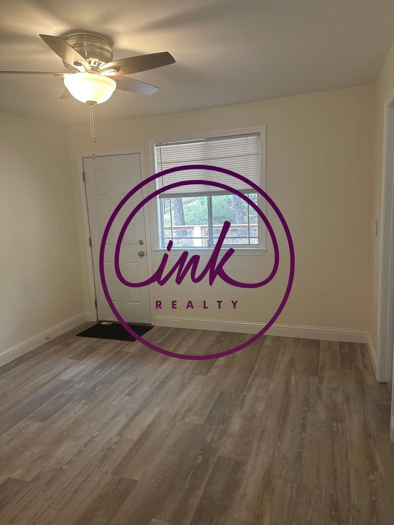 Stateline House: 698 Tina Ct