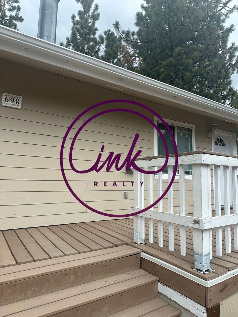 Stateline House: 698 Tina Ct