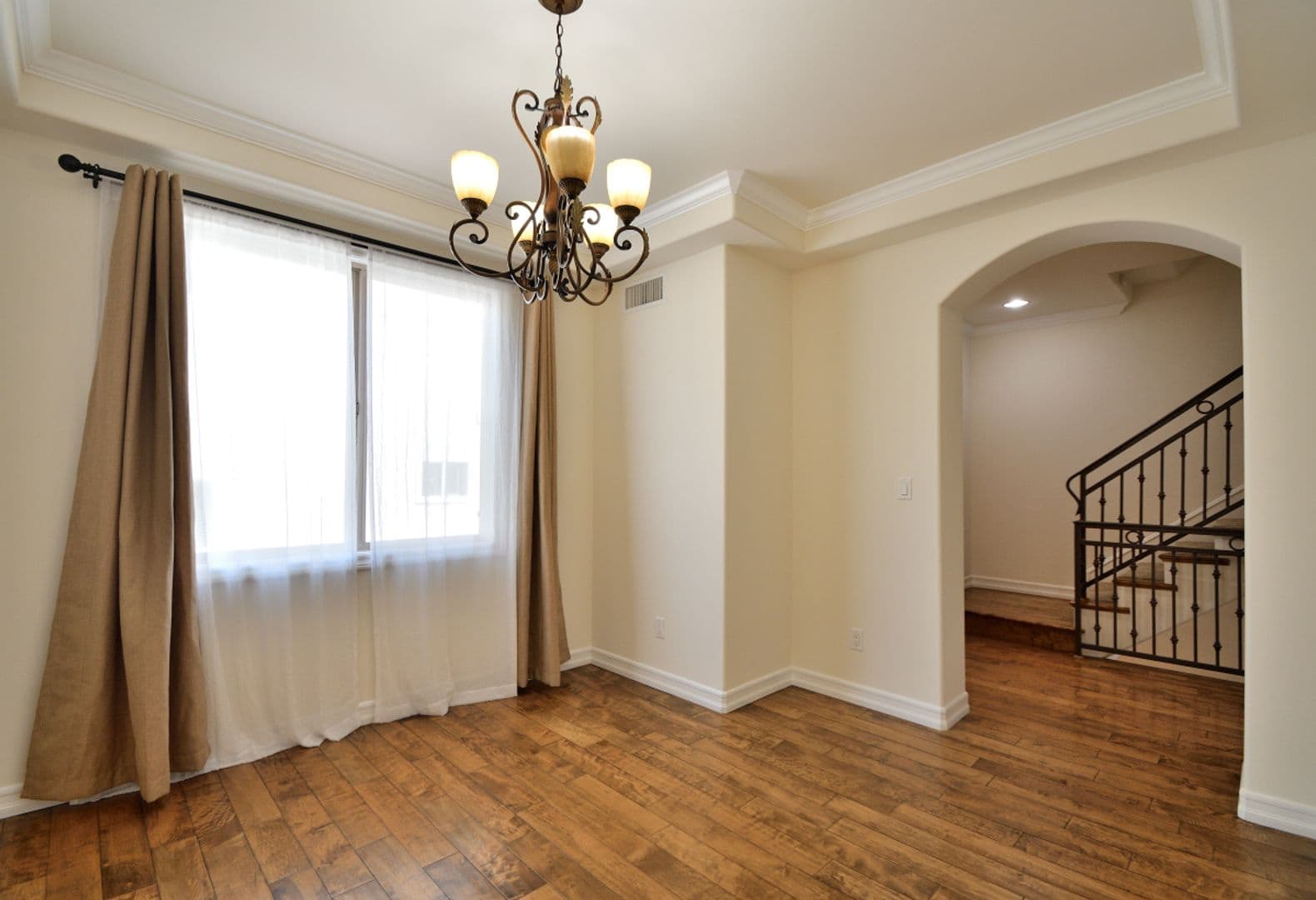 Manhattan Beach Apartment: 1551 Artesia Blvd #3