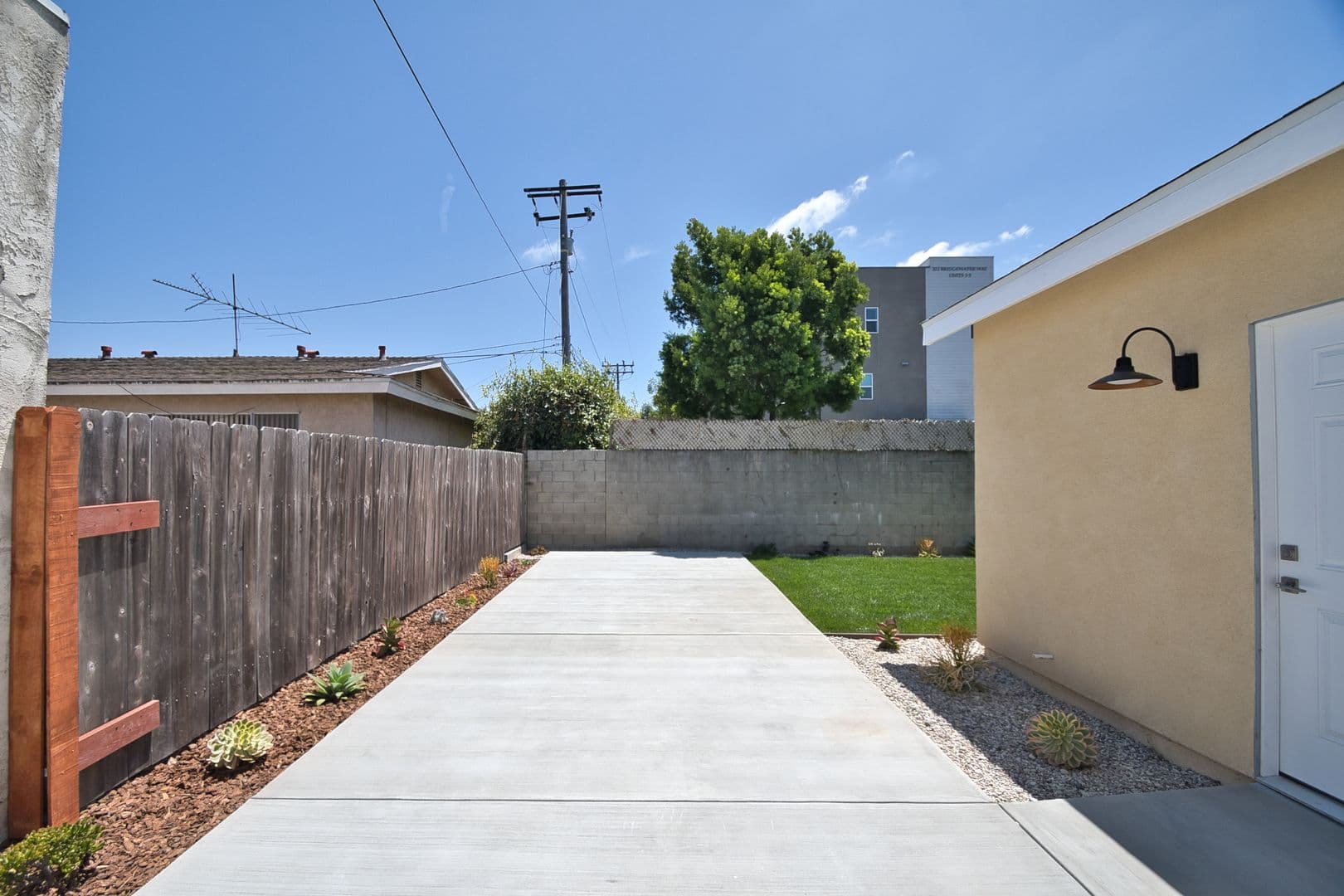 Gardena Apartment: 1704 W. 169th Place
