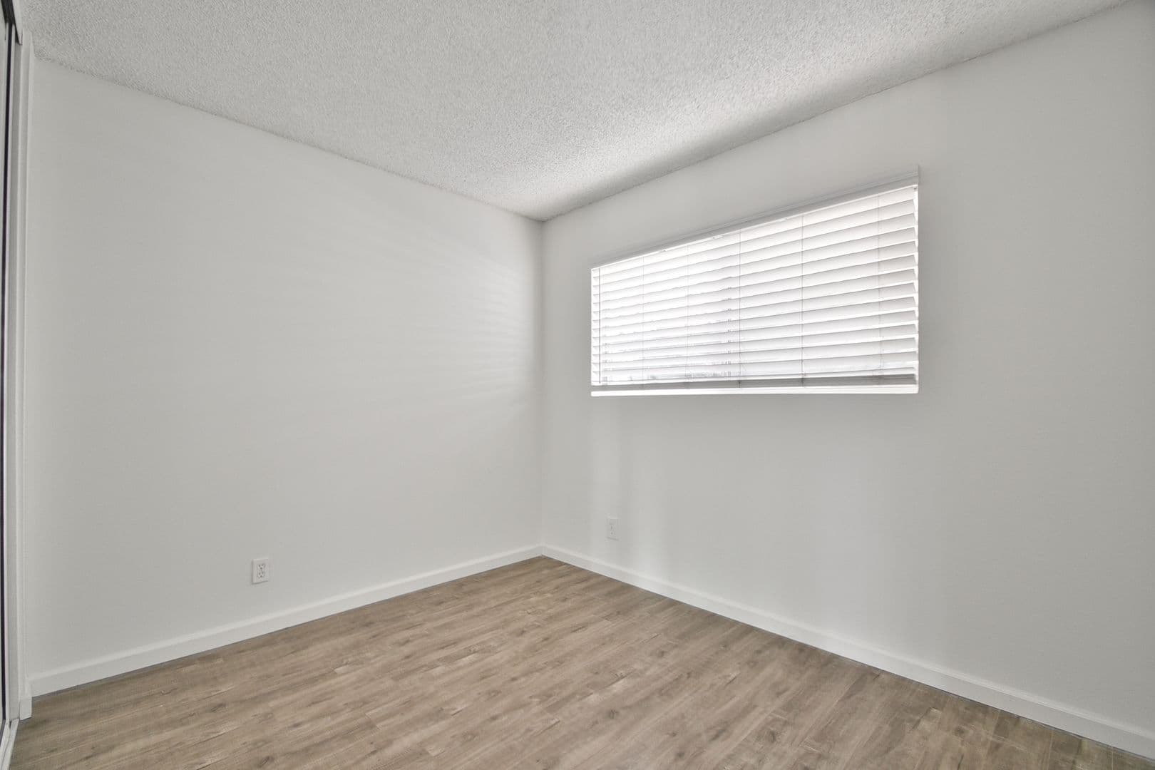 Hermosa Beach Apartment: 682 4th Street