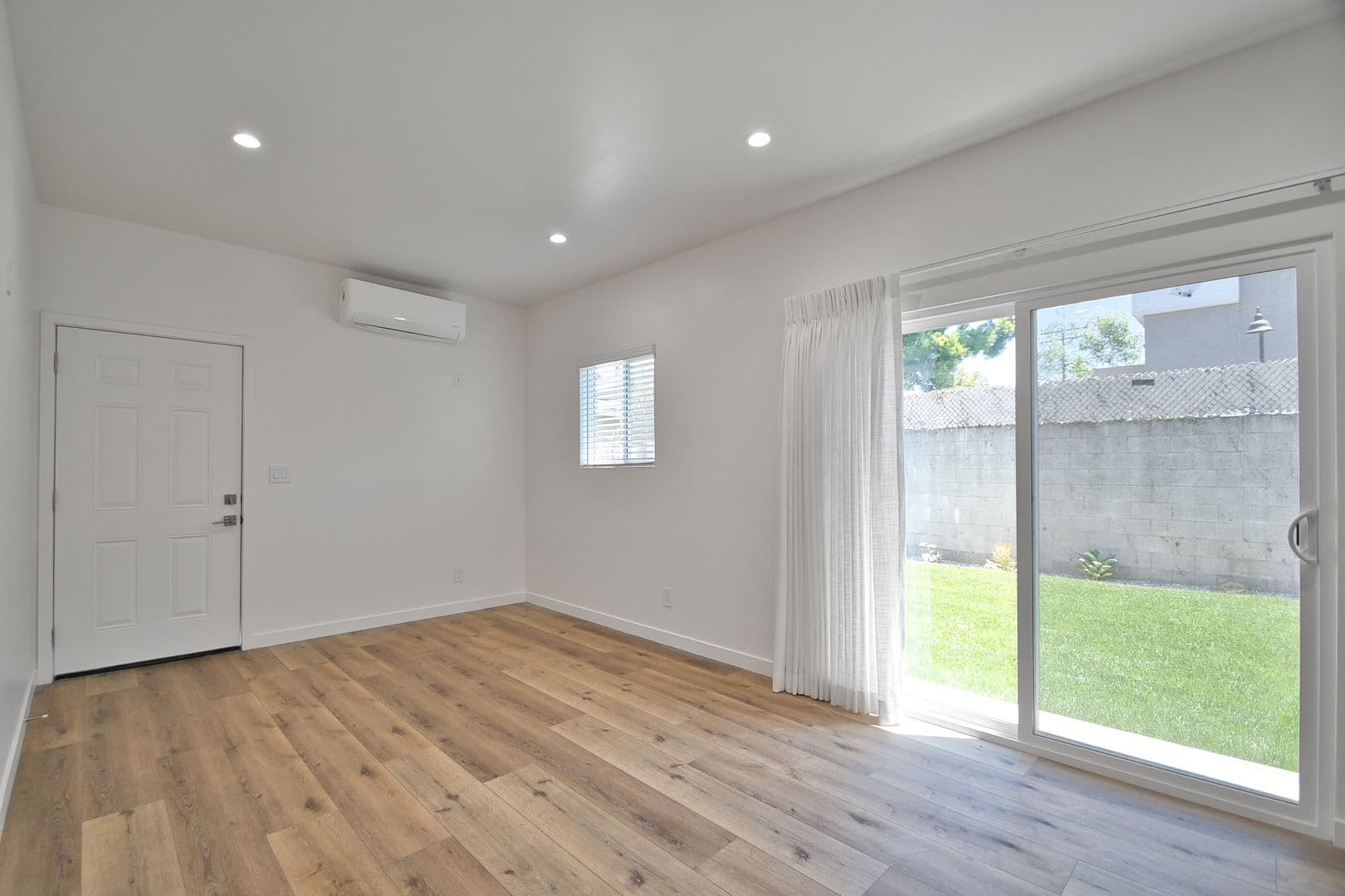 Gardena Apartment: 1704 W. 169th Place