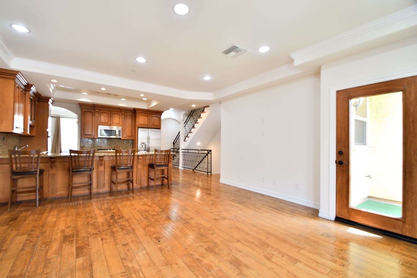 Manhattan Beach Apartment: 1551 Artesia Blvd #3