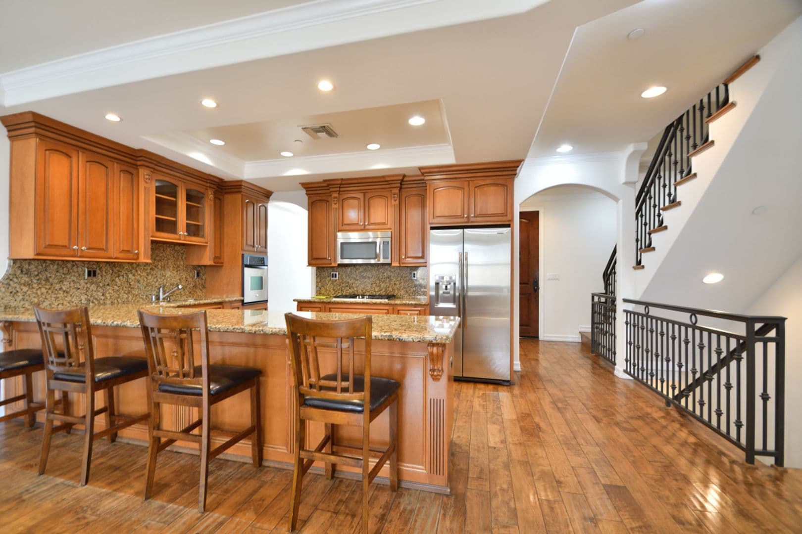 Manhattan Beach Apartment: 1551 Artesia Blvd #3