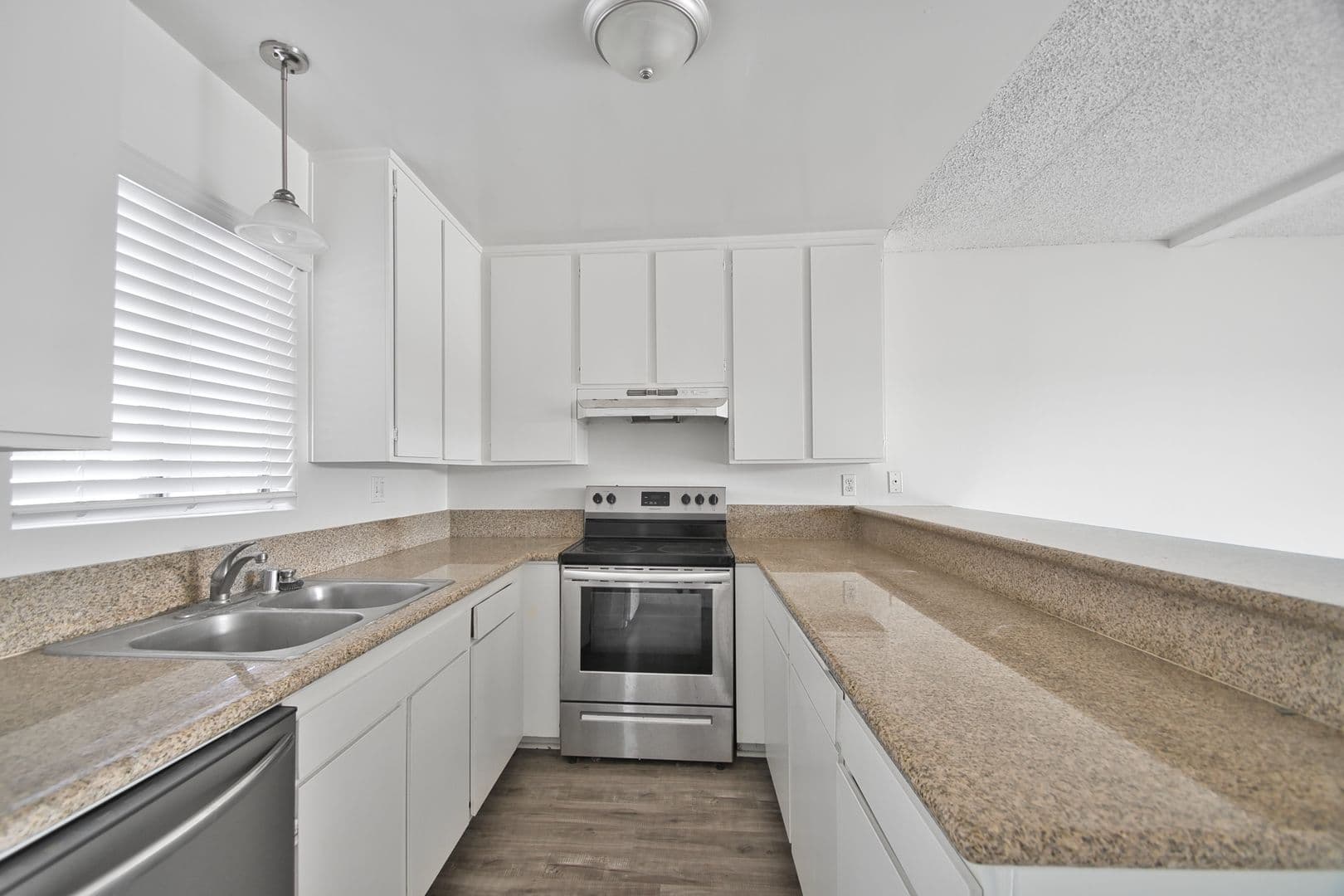 Hermosa Beach Apartment: 682 4th Street