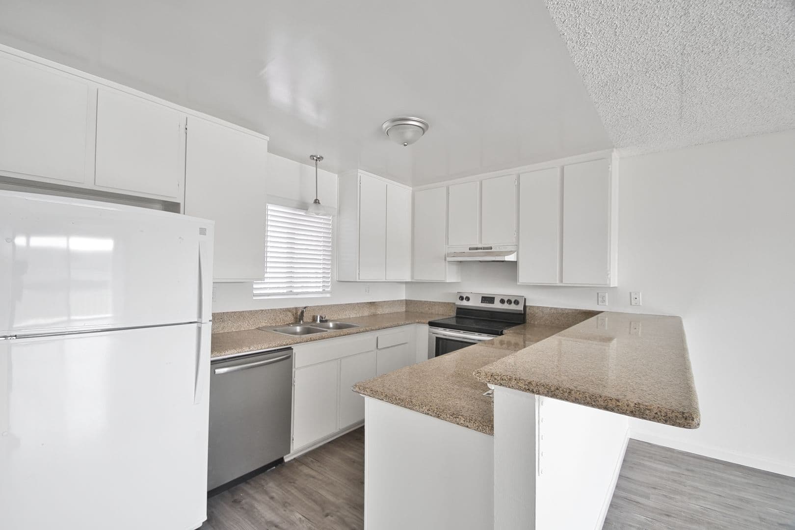 Hermosa Beach Apartment: 682 4th Street
