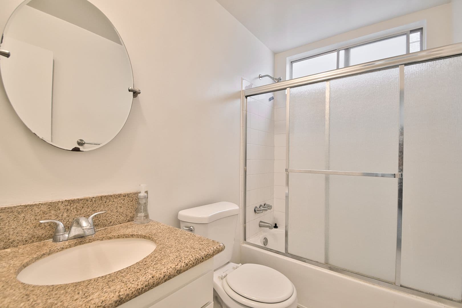 Hermosa Beach Apartment: 682 4th Street