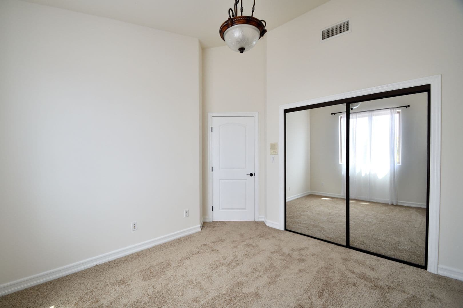Manhattan Beach Apartment: 1551 Artesia Blvd #3
