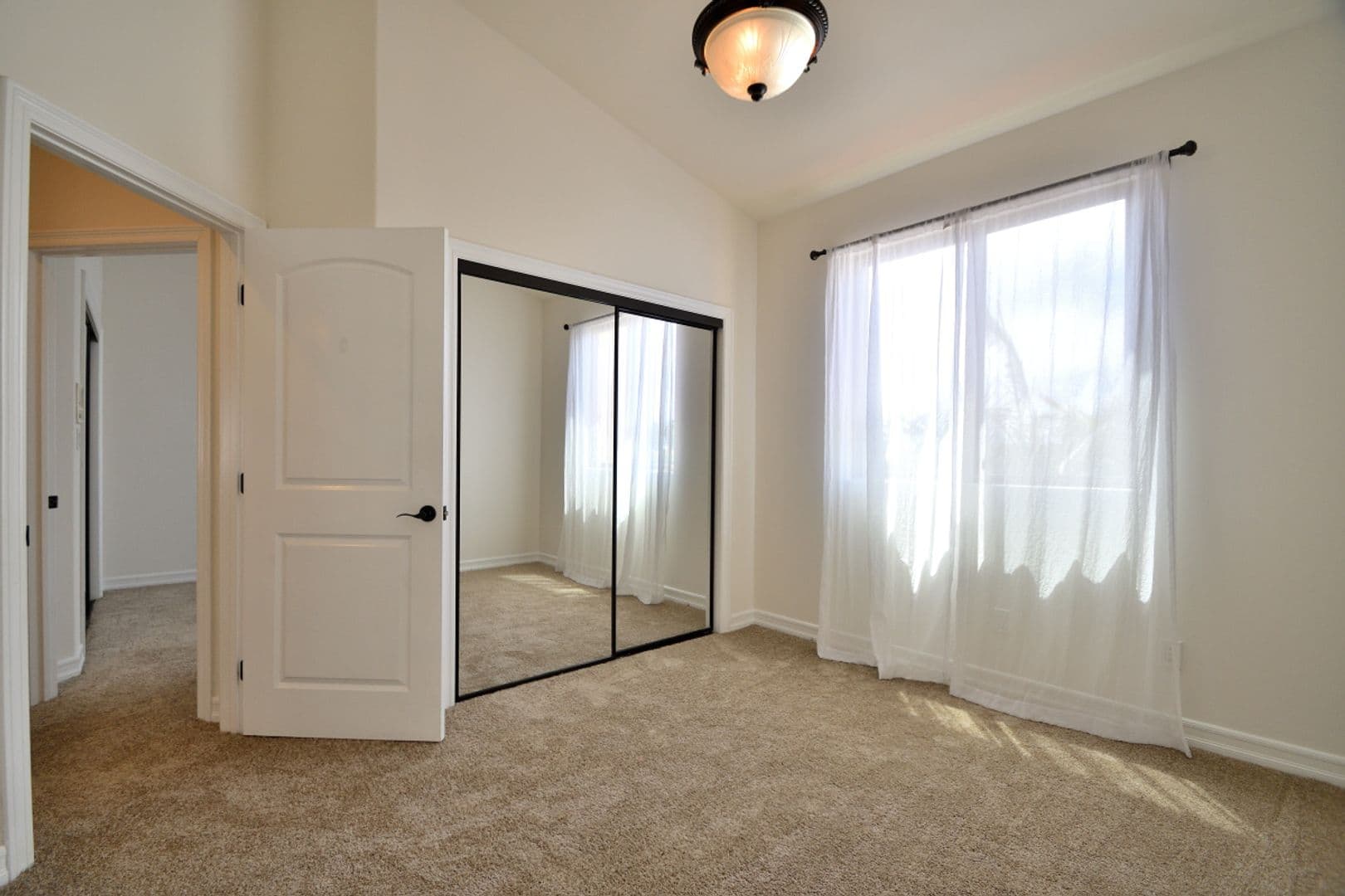 Manhattan Beach Apartment: 1551 Artesia Blvd #3