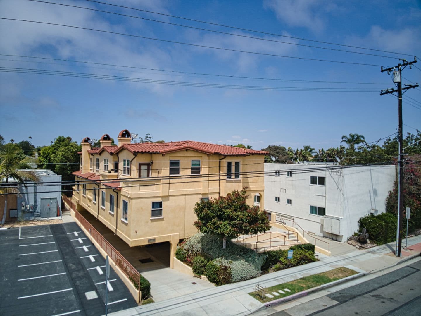 Manhattan Beach Apartment: 1551 Artesia Blvd #3
