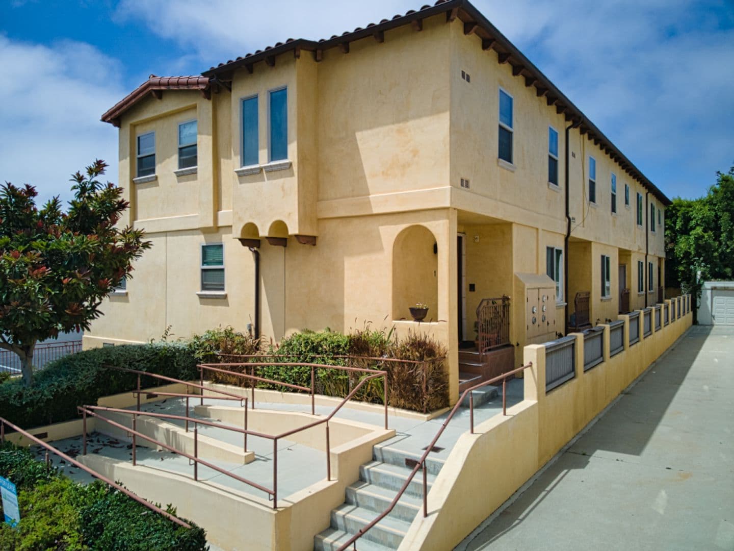 Manhattan Beach Apartment: 1551 Artesia Blvd #3