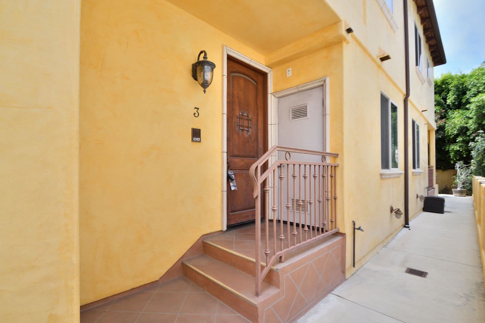 Manhattan Beach Apartment: 1551 Artesia Blvd #3