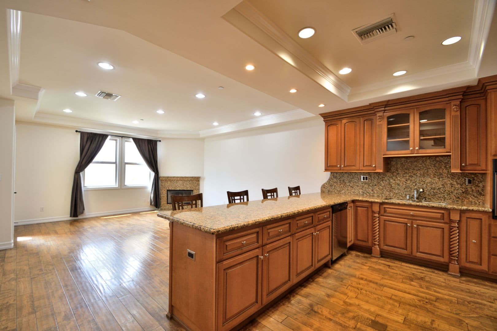Manhattan Beach Apartment: 1551 Artesia Blvd #3