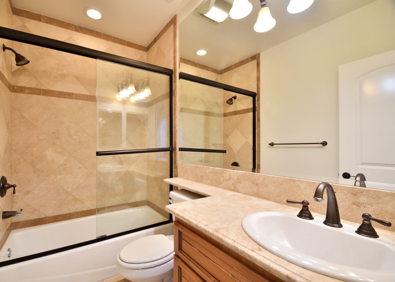 Manhattan Beach Apartment: 1551 Artesia Blvd #3