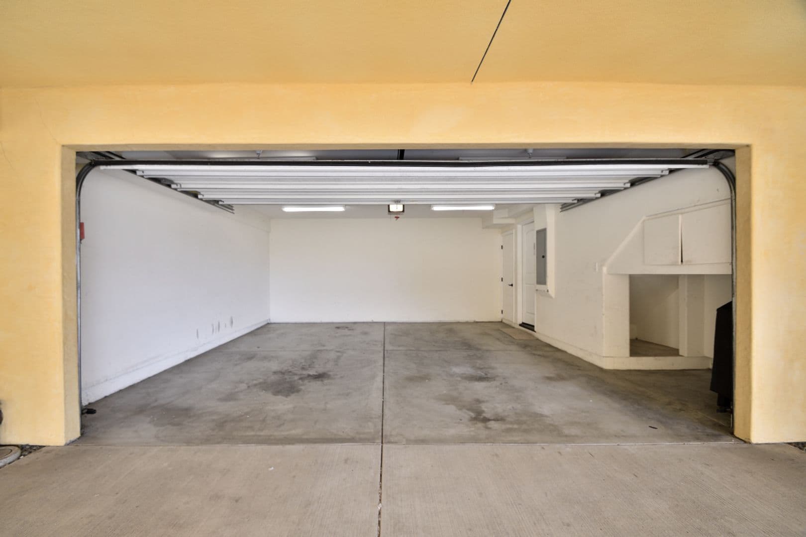 Manhattan Beach Apartment: 1551 Artesia Blvd #3
