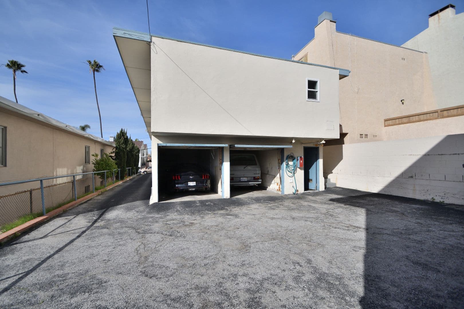 Hermosa Beach Apartment: 950 1st St