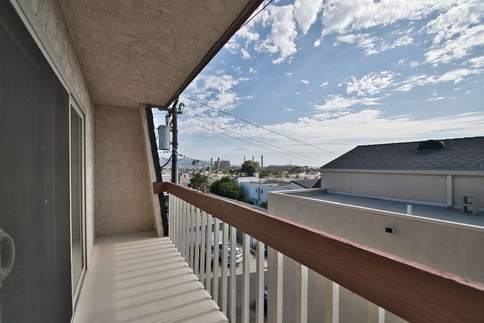 Hermosa Beach Apartment: 682 4th Street
