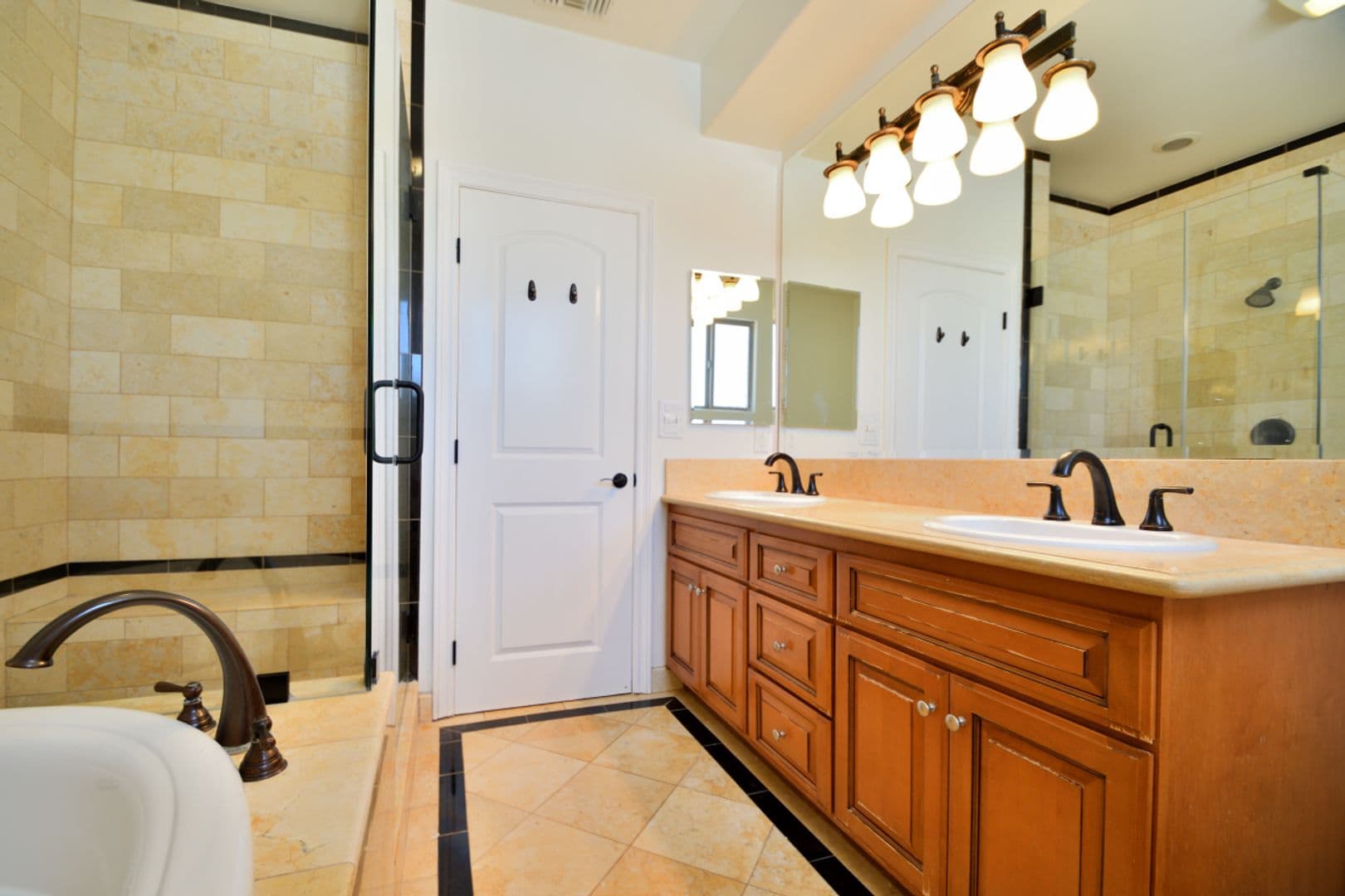 Manhattan Beach Apartment: 1551 Artesia Blvd #3