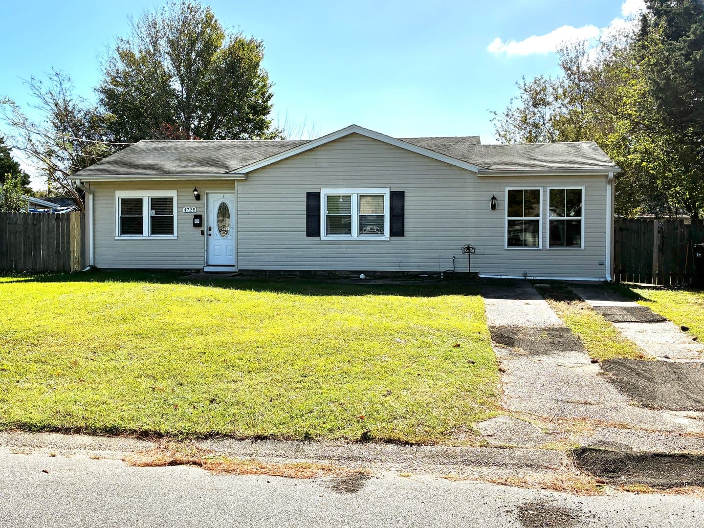 Virginia Beach House: 4725 Lonewillow Lane
