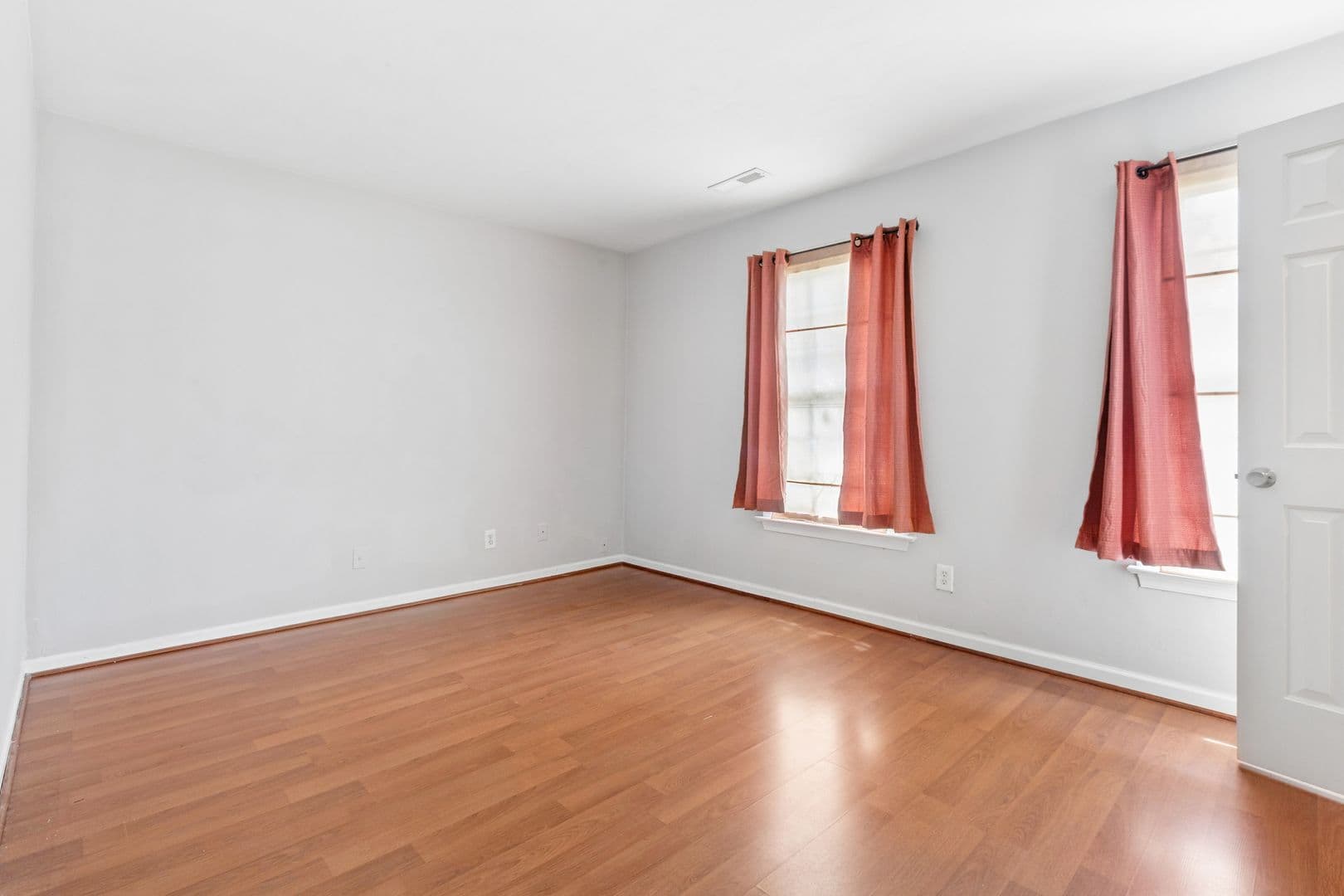 Virginia Beach House: 4800 Deming Court