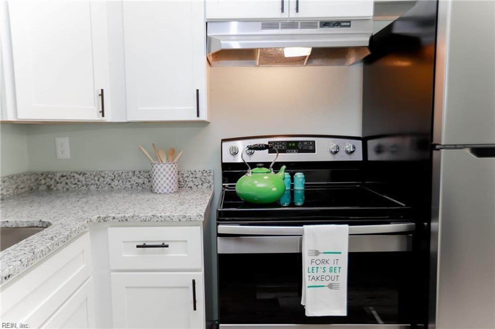 Norfolk Apartment: 9603 11th Bay Street