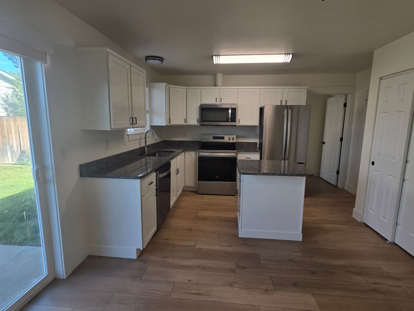Redmond House: 1715 Sw Metolious Ave