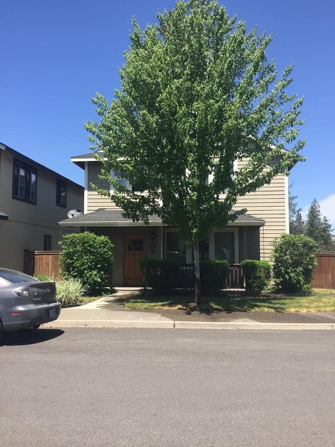 Bend House: 20166 Merriewood Lane