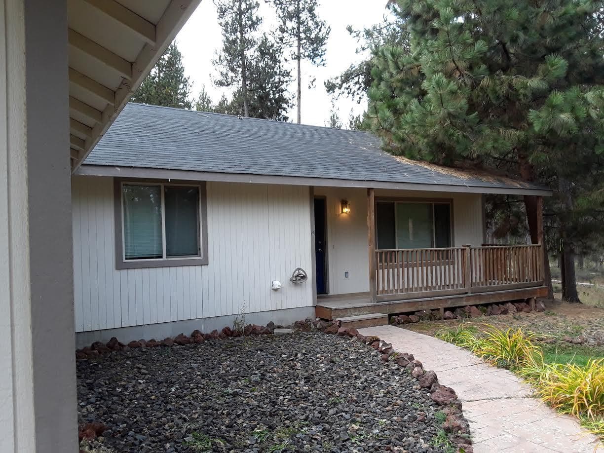 LaPine House: 16293 Lava Drive