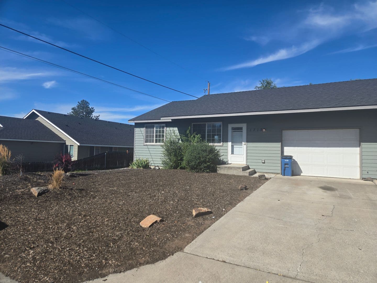 Redmond House: 1715 Sw Metolious Ave