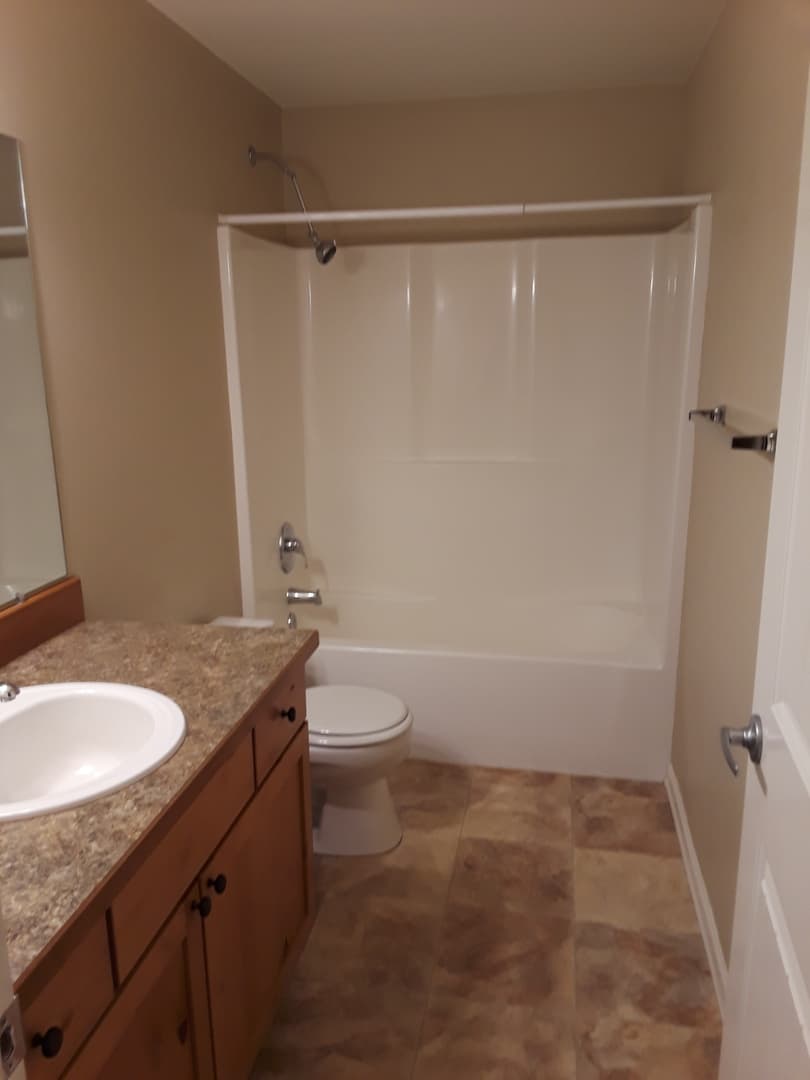 LaPine House: 16293 Lava Drive