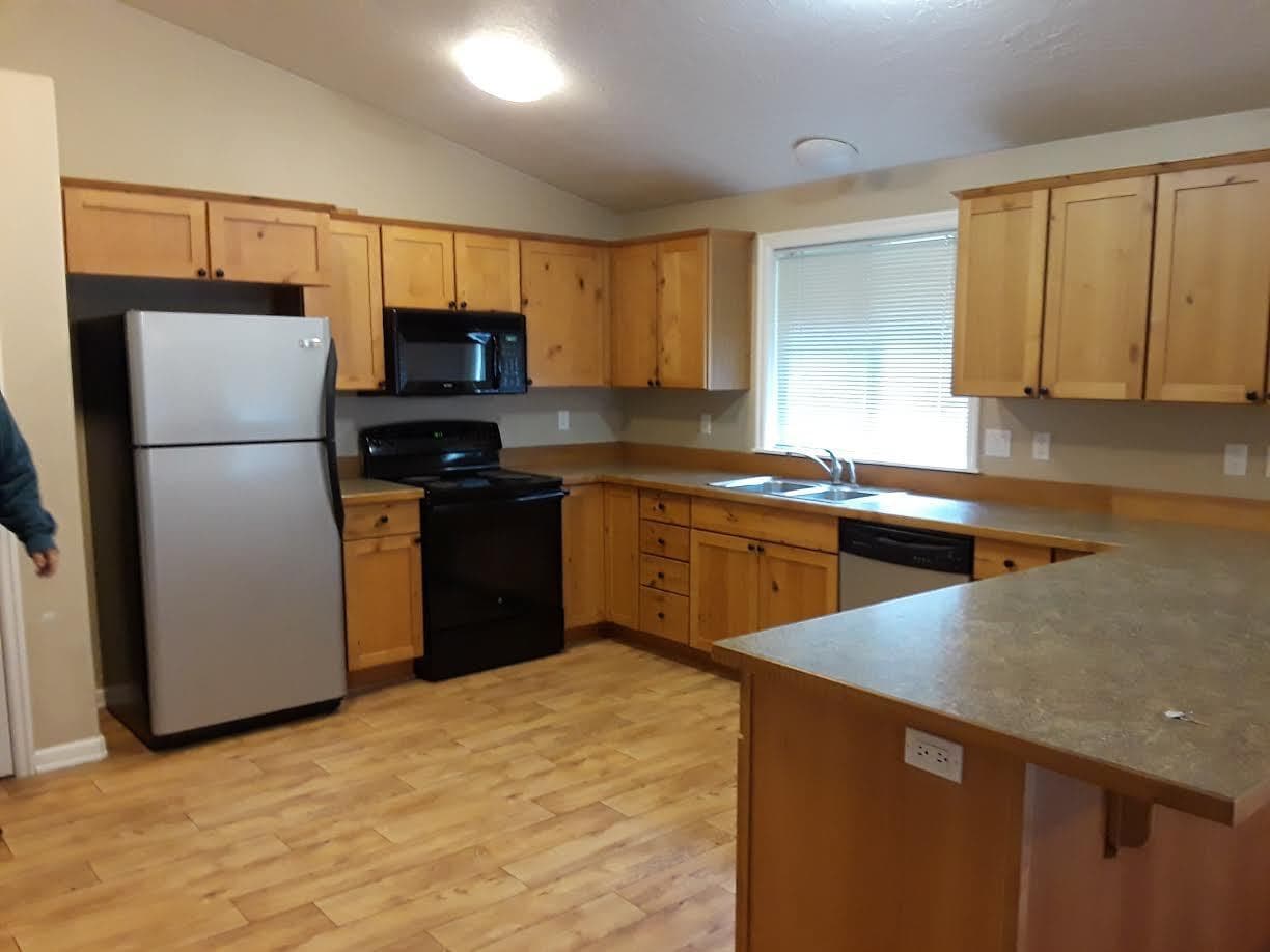 LaPine House: 16293 Lava Drive