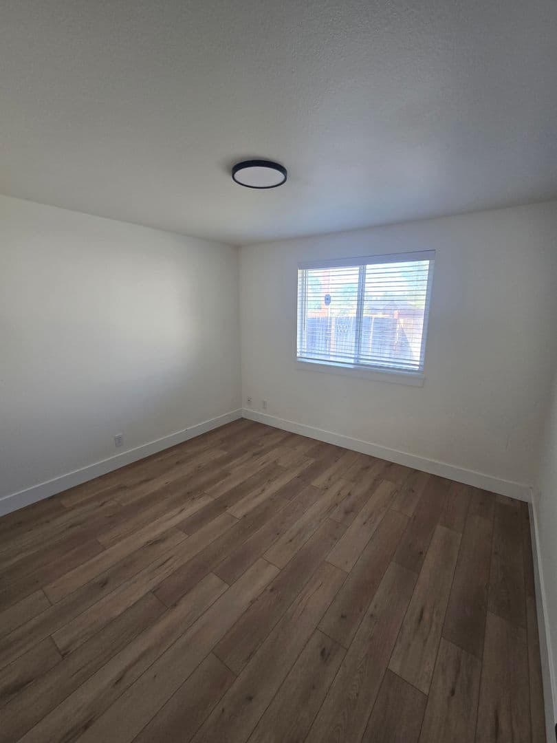 Redmond House: 1715 Sw Metolious Ave