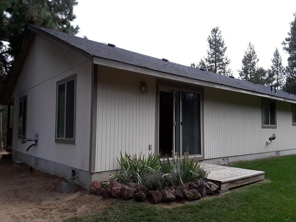 LaPine House: 16293 Lava Drive