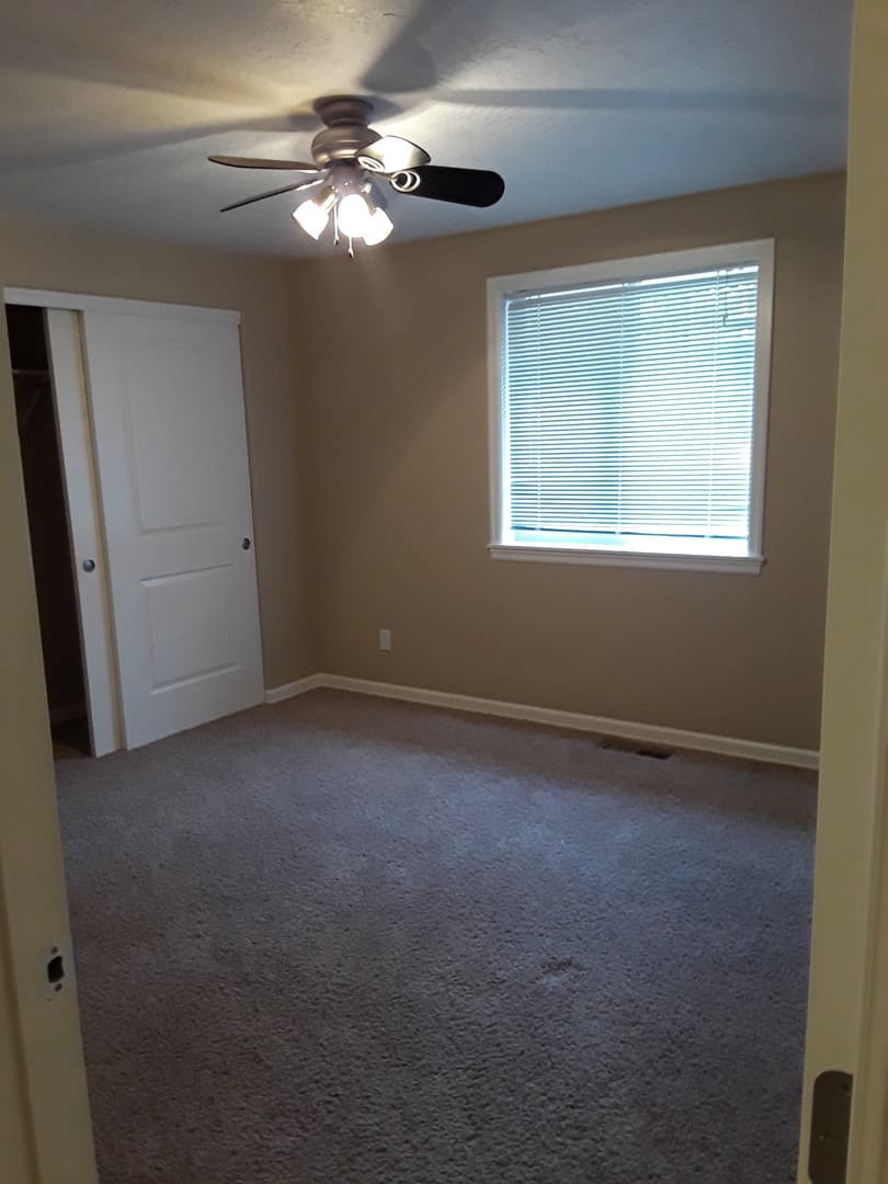 LaPine House: 16293 Lava Drive