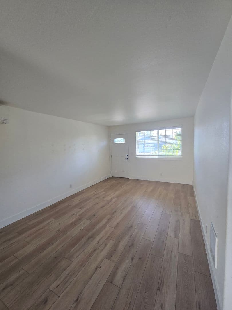 Redmond House: 1715 Sw Metolious Ave